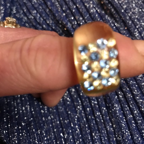 FUN RING‼️ BLUE AND CRYSTAL STONES - Picture 1 of 5
